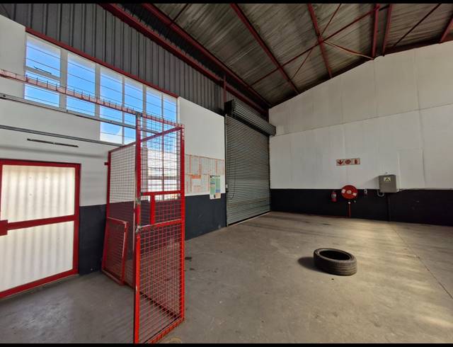 219M² WAREHOUSE TO LET IN JET PARK